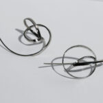 Brincos prata platinada Embolic (novelo) - Image 3