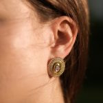 Brincos prata dourada Etrusco (Esmeralda) - Image 2