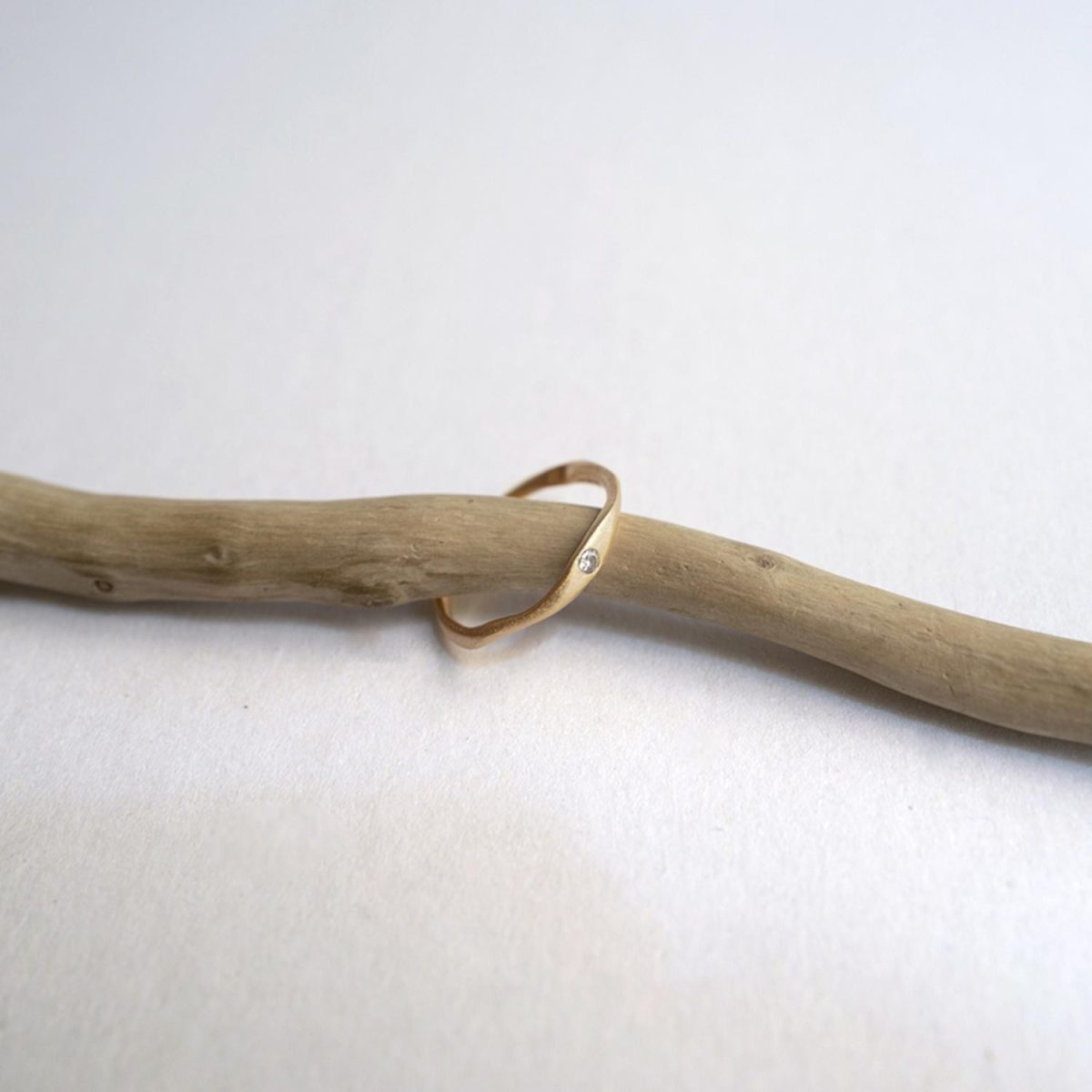 Anel dourado Garbet - Image 3