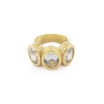 Anel em prata dourada e cristais brancos (Daisy Collection)