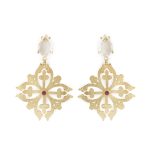 Brincos prata dourada vitral (Rubi)