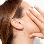 Brincos dourados duplo triangulo Somni - Image 2