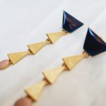 Brincos dourados longos azul com rosa (Somni collection) - Image 3