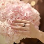 Anel em prata dourada e cristais verde peridoto (Daisy Collection) - Image 2