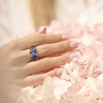 Anel em prata dourada e cristais azul safira (Daisy Collection) - Image 2