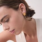 Brincos dourados mini cala (Cala collection) - Image 2