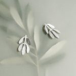 Brincos prata clara folhas e flores (Silvela collection) - Image 3