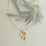 Colar dourado folhas e flores (Silvela collection) - Image 3