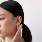 Brincos dourados maxi tronco (Sauma collection) - Image 2